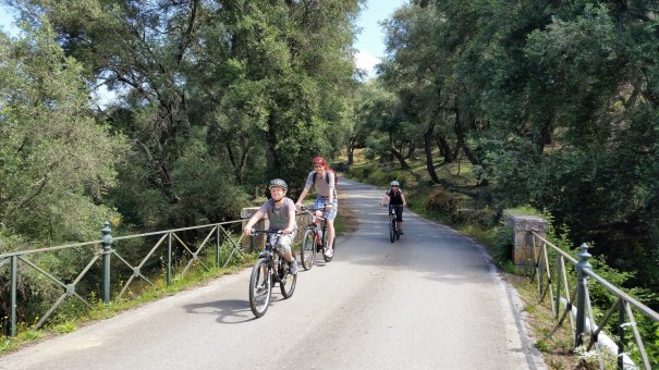 Ein Siegerfoto für den jüngsten Mountainbiker der Tour - wie toll, dass hier wirklich jeder auf seine Kosten kommt! #Corfelios ©entdecker-greise.de