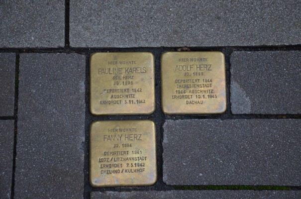 "Stolpersteine", zum Gedenken an NS-Deportierte, von Günter Demnig
