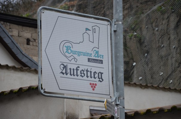 Und jetzt wird`s ernst - der Aufstieg zum Rotweinwanderweg © entdecker-greise.de