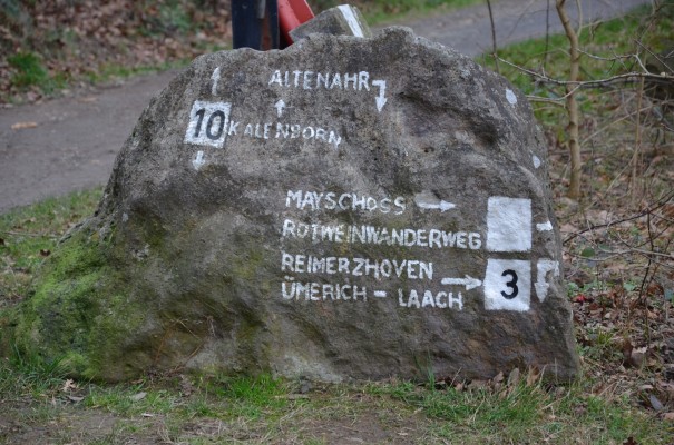 Steinwegweiser Rotweinwanderweg © entdecker-greise.de
