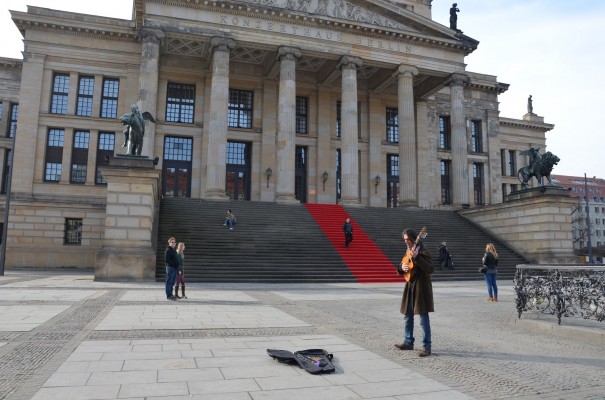 Sänger auf dem Gendarmenmarkt in Berlin ©entdecker-greise.de