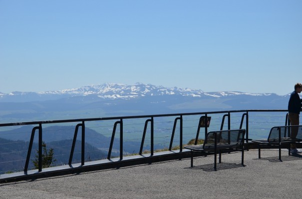 Schneebedeckte Gipfel vom Puy de Dome aus betrachtet ©entdecker-greise.de