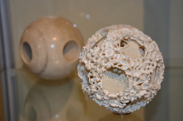 Die Chinesische Sphärenkugel aus Elfenbein, von Otto Potsch ©entdecker-greise.de