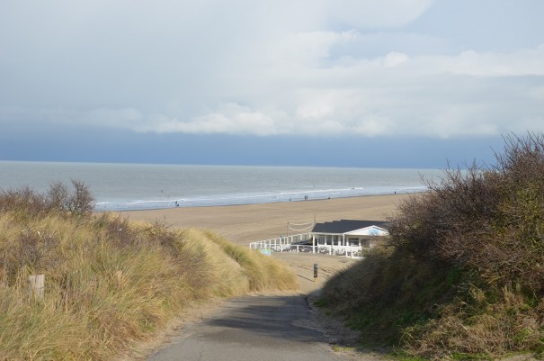 Auch die Strandbuden sind schon geöfnet ... Cadzand im Januar ©entdecker-greise.de