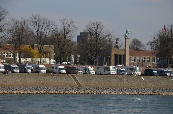Mein Lieblings-Wohnmobilstellplatz in Düsseldorf - direkt am Rhein gelegen ©entdecker-greise.de