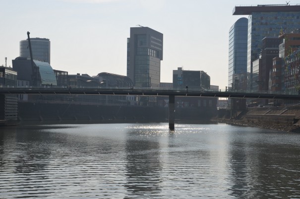 Noch einma der fast futuristisch wirkende Medienhafen ©entdecker-greise.de