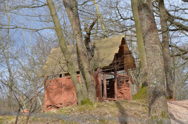 Ob das hier ein Viehunterstand ist, weiß ich allerdings auch nicht so genau ... ©entdecker-greise.de