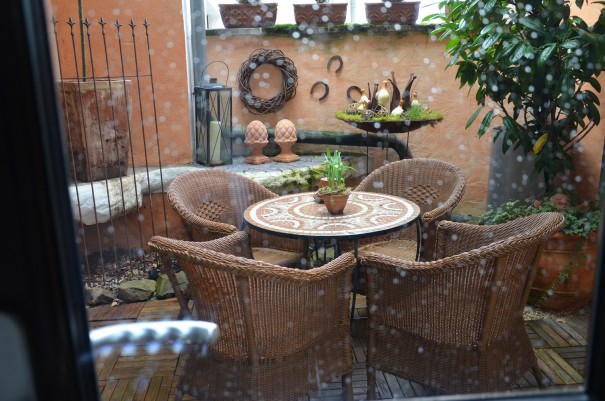 Der gemütliche Balkon wirkt sogar bei Regen einladend ©entdecker-greise.de