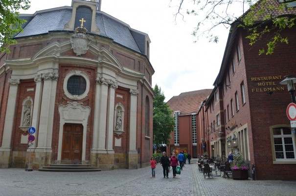 Gleich gegenüber die barocke Clemenskirche ©entdecker-greise.de
