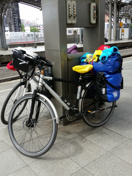 Nicht ganz so einfach, mit dem ganzen Gepäck die Bahnreise zu bewältigen! ©entdecker-greise.de