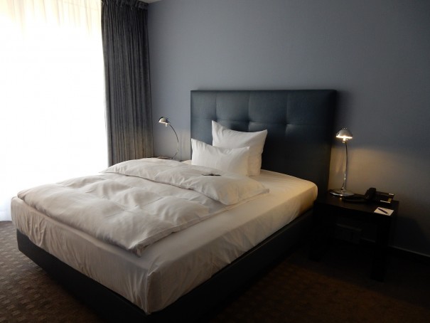 Wer es modern und sachlich mag, den wird dieses Zimmer begeistern ... ©entdecker-greise.de