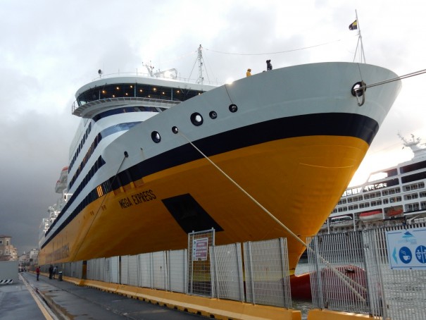 Mit dieser stolzen Express-Fähre von Corsica Ferries geht es auf große Fahrt richtung Korsika - ganz schön spannend! ©entdecker-greise.de