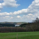 Weitblick auf die Dhünntalsperre von der Wasserlandroute aus. ©entdecker-greise.de