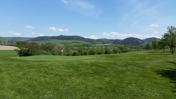 Allein um der Aussicht Willen, lohnt sich hier schon das Golfen! ©entdecker-greise.de