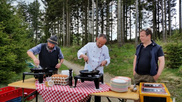 Outdoorkochen ... das gibt es nur im Romantik- und Wellnesshotel Deimann, im Sauerland! ©entdecker-greise.de